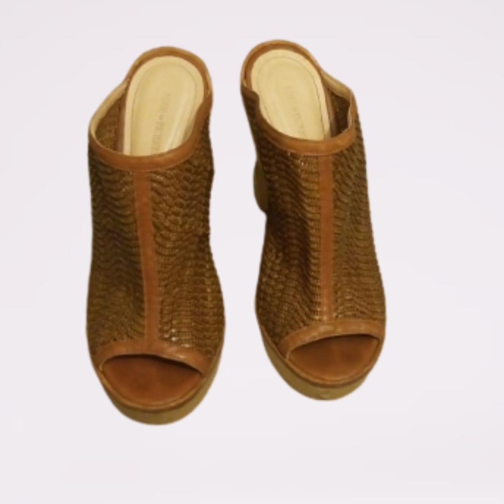 Pour le victorie eva peep toe woven mules
